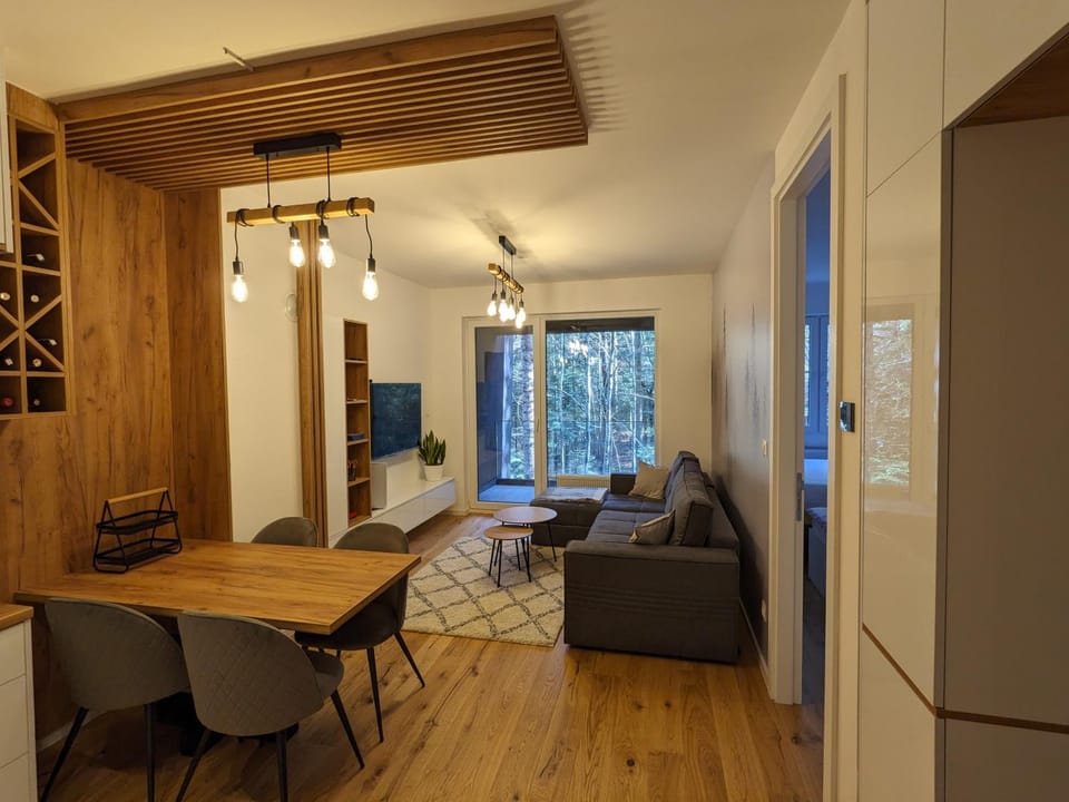 TV and multimedia, Living room, Seating area, Dining area