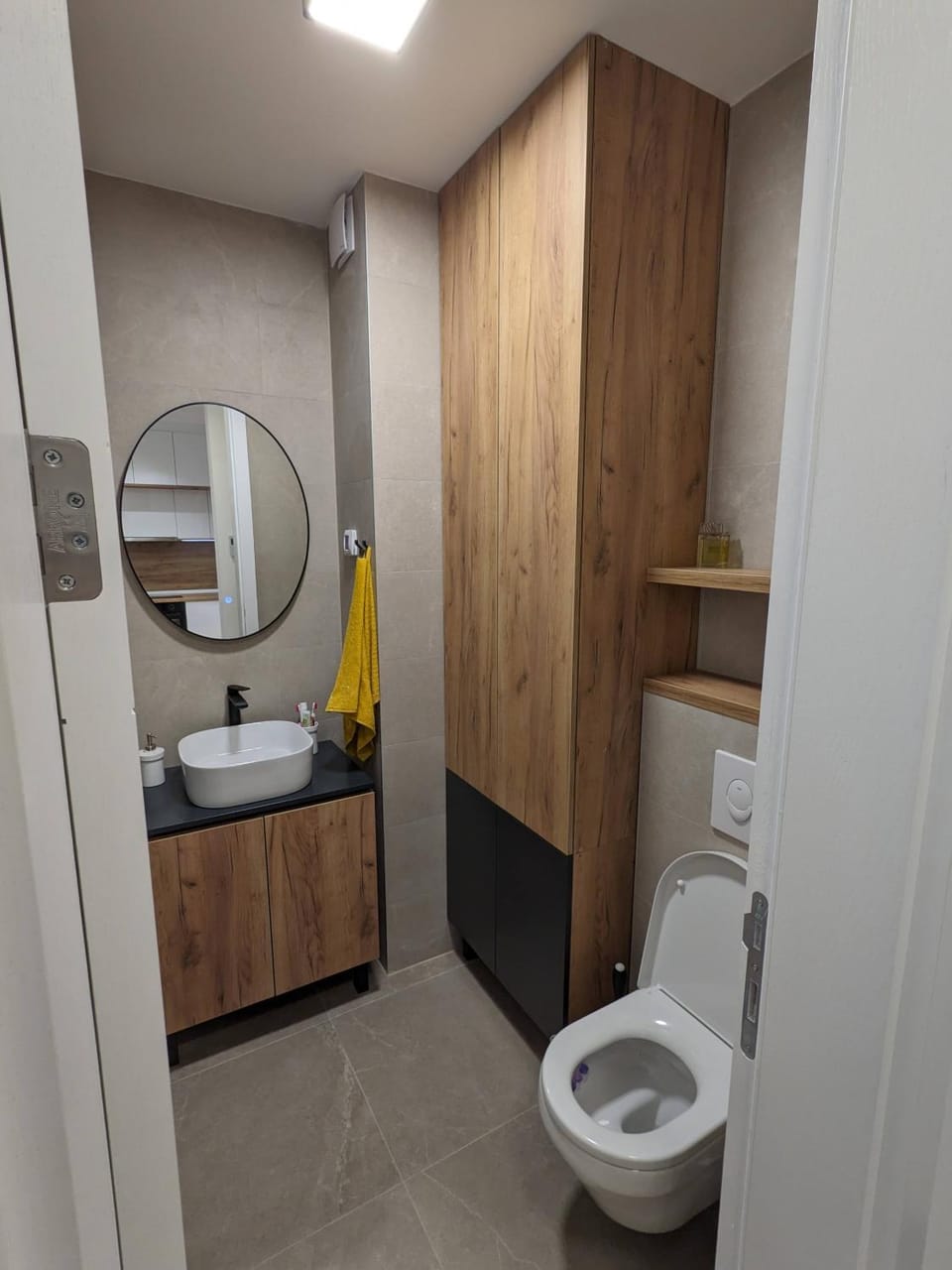 Toilet, Bathroom, towels