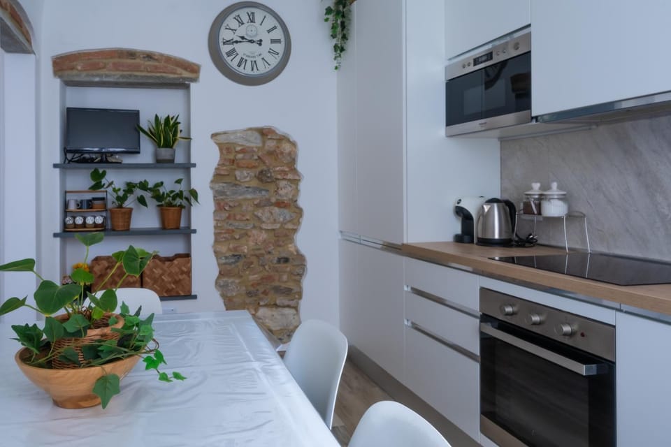 Coffee/tea facilities, Kitchen or kitchenette, Dining area, minibar, pet friendly, stove