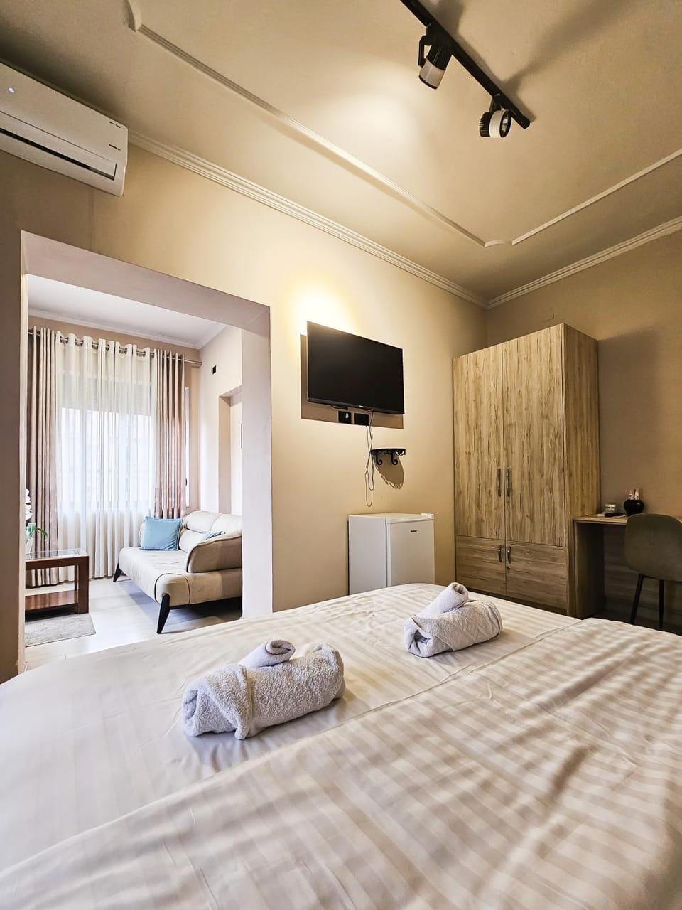 Bed, TV and multimedia, Living room, Seating area, Bedroom, hair dresser, towels, wardrobe, air conditioner