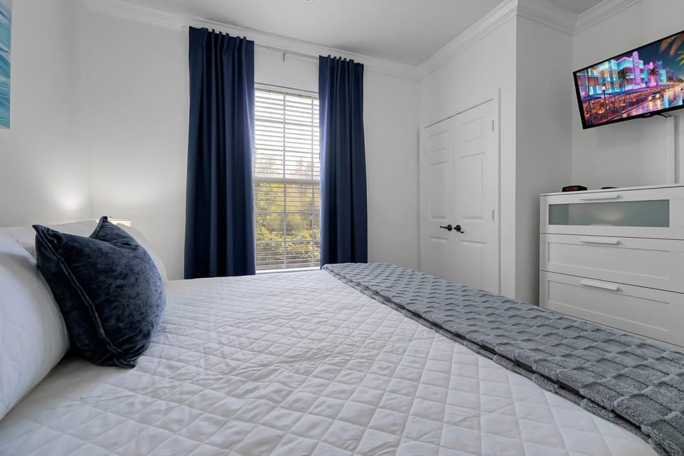 Bed, TV and multimedia, Bedroom