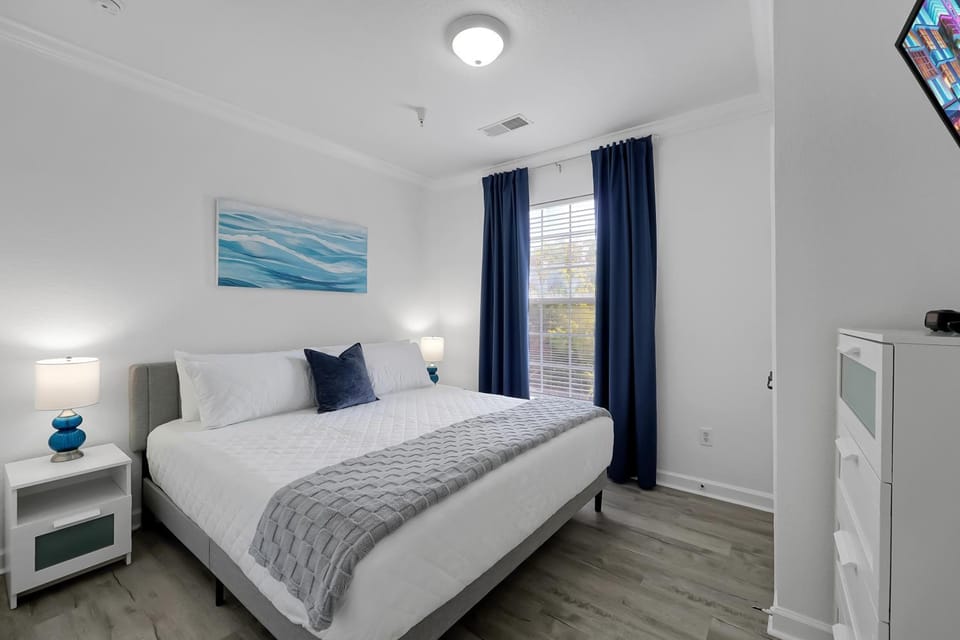 Bed, TV and multimedia, Bedroom