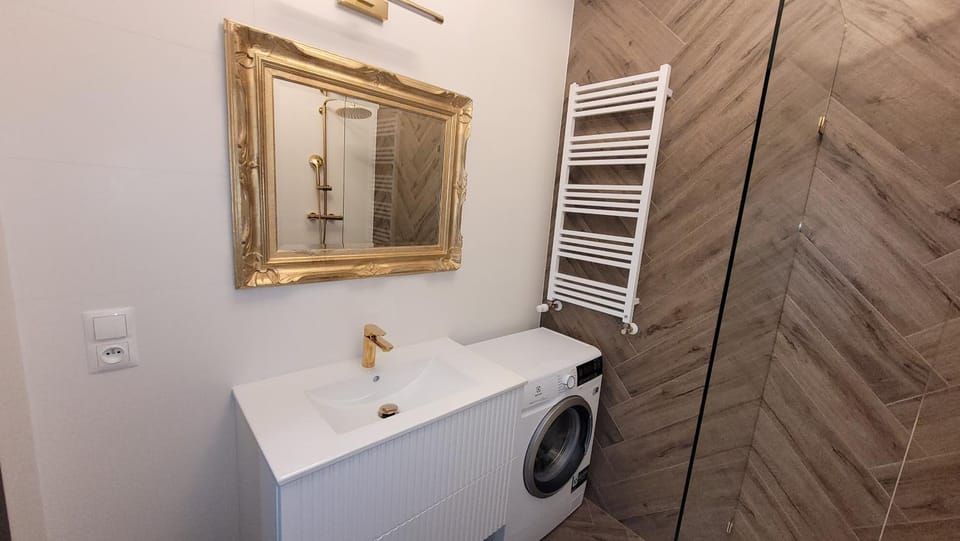 Bathroom, washing machine