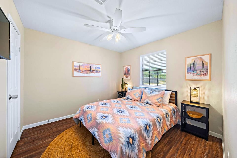 Sandy Private Beach Oasis Close to Kemah Boardwalk & NASA 5 STAR SUPER HOST House in Pasadena