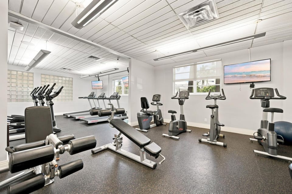 Tides Beachfront Apartment by Hospedanos Apartment in Hollywood Beach