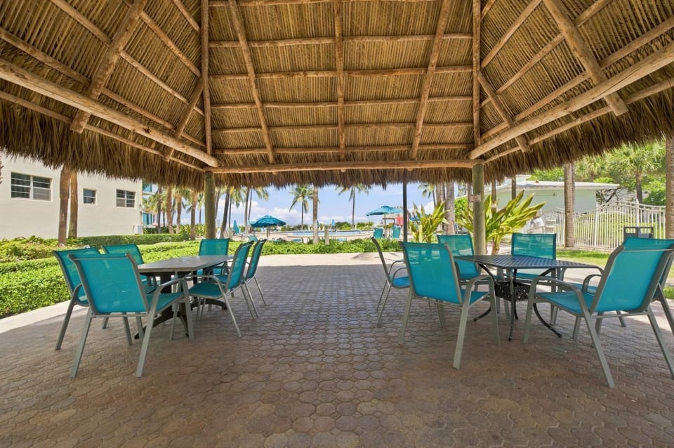 Tides Beachfront Apartment by Hospedanos Apartment in Hollywood Beach
