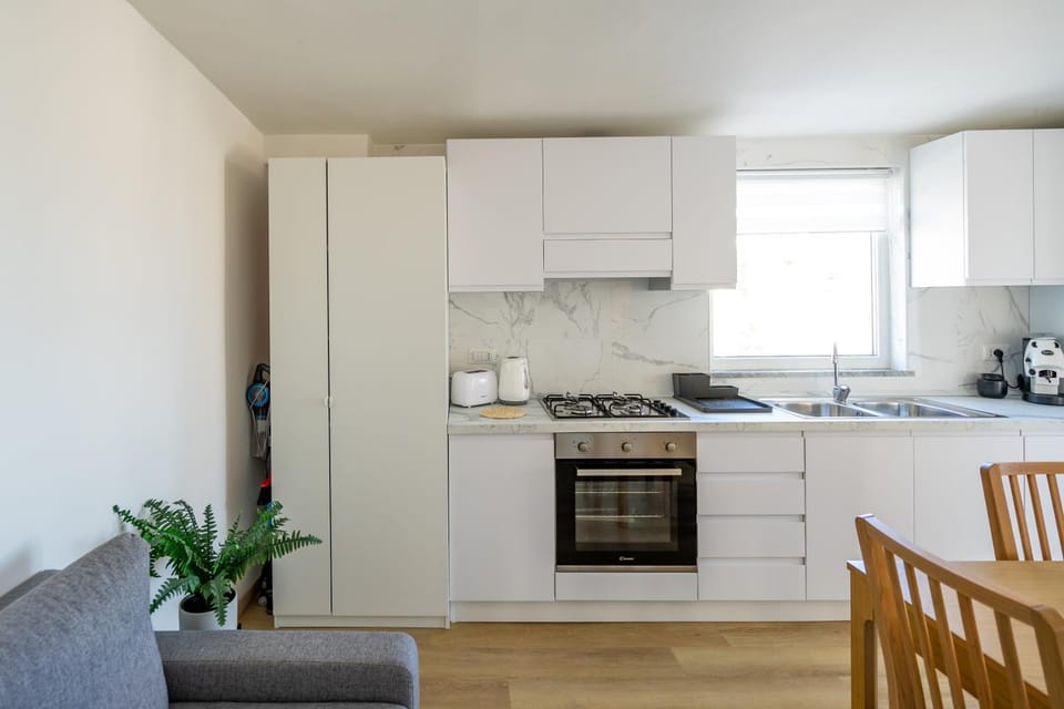 Coffee/tea facilities, Kitchen or kitchenette, pet friendly, stove