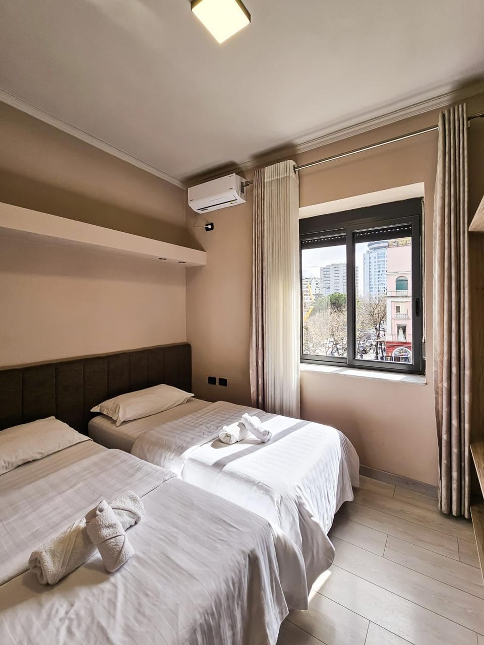 Bed, Photo of the whole room, Bedroom, internet, towels, air conditioner