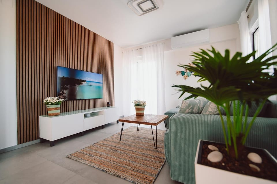 TV and multimedia, Living room, Seating area, Evening entertainment