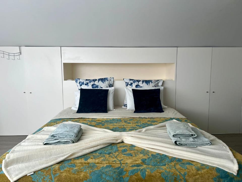 Bed, Bedroom, towels, wardrobe