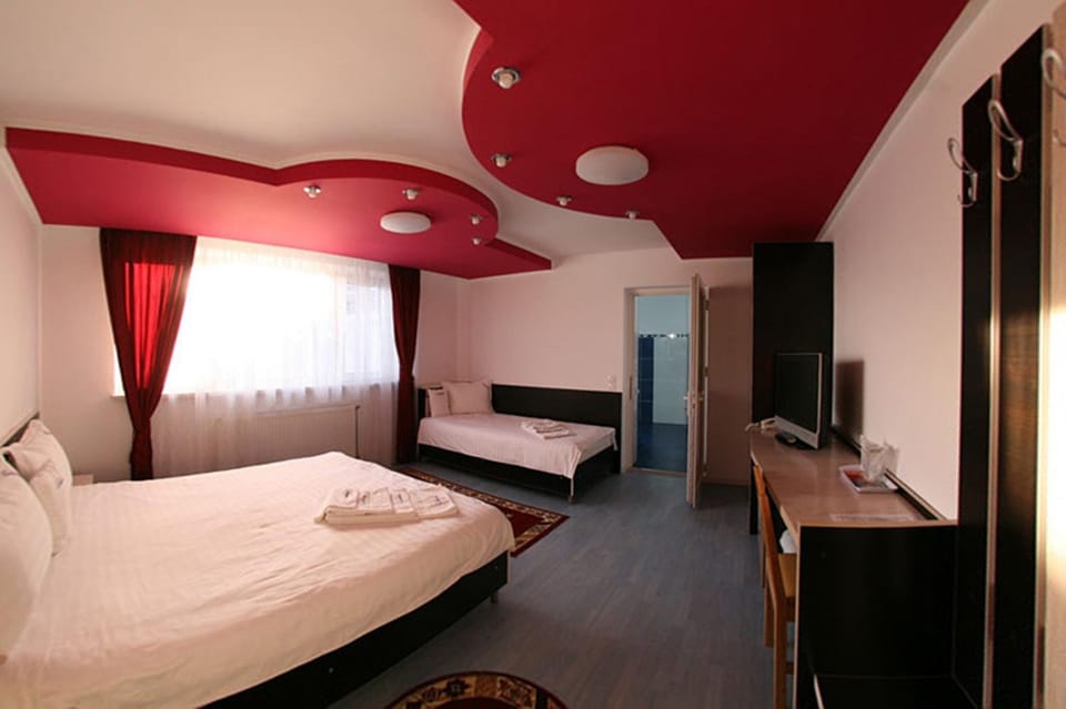Photo of the whole room, Decorative detail