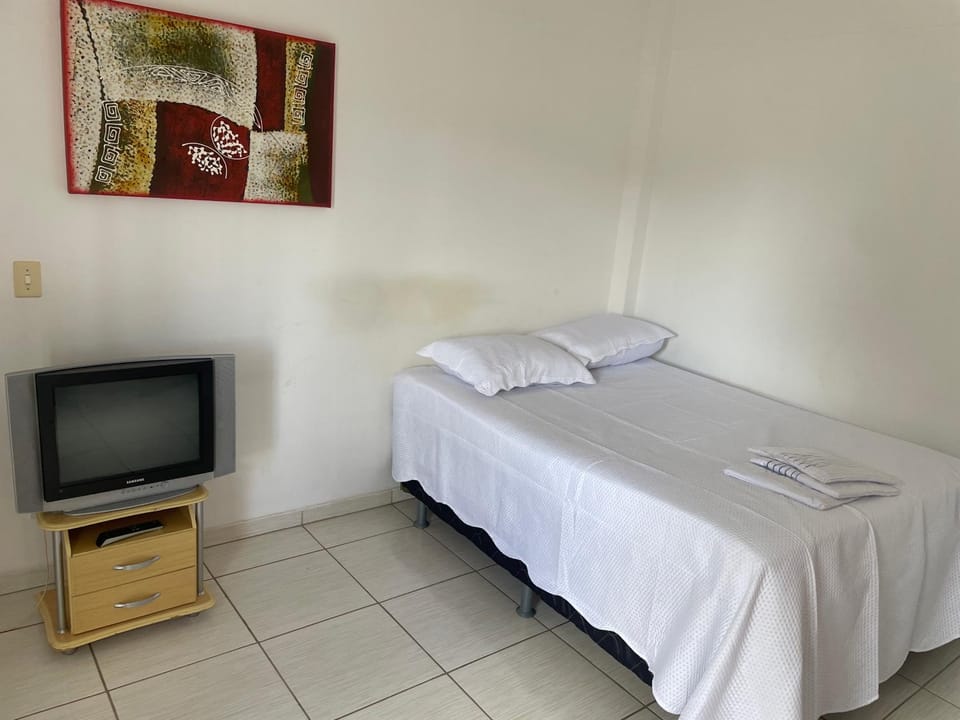 Communal lounge/ TV room, Bed, TV and multimedia, Bedroom