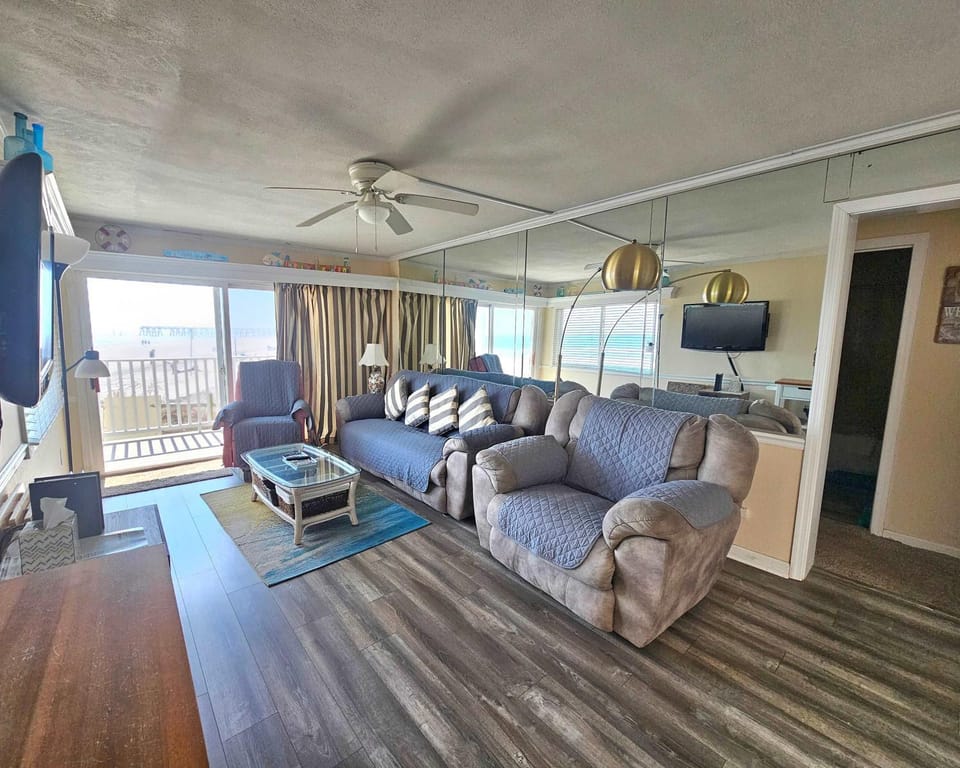 Ocean View Villas- First Floor Ocean Front Condo House in North Myrtle Beach