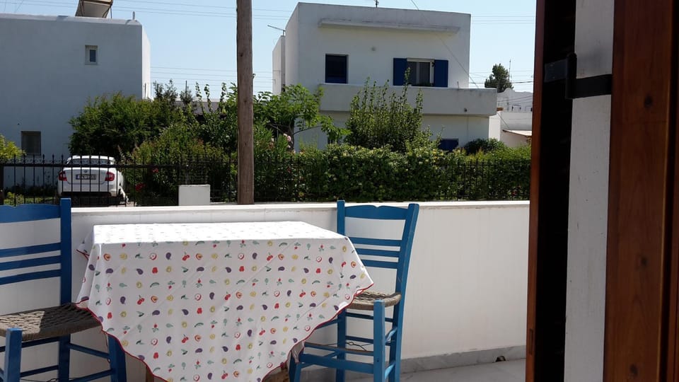 Hibiscus Studios Bed and Breakfast in Paros