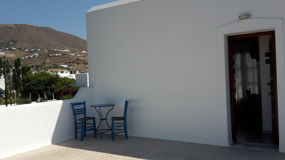 Hibiscus Studios Bed and Breakfast in Paros