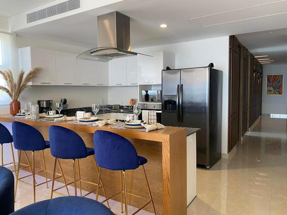 Kitchen or kitchenette, Dining area, dishwasher, minibar, oven, pet friendly