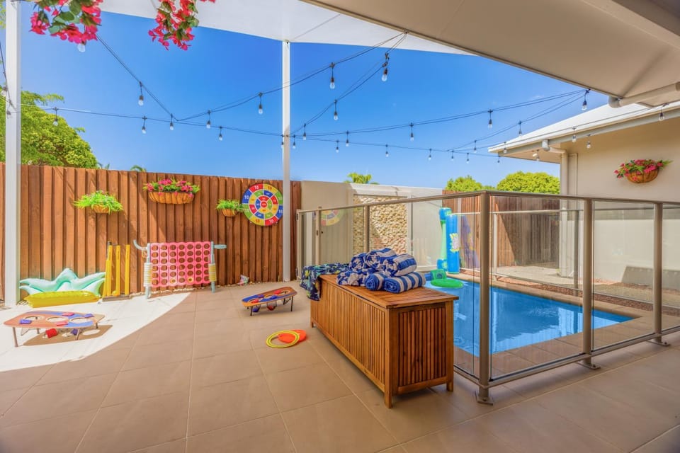 Private Luxury Haven with SUV Hire, Pool, Near Marina House in Cairns