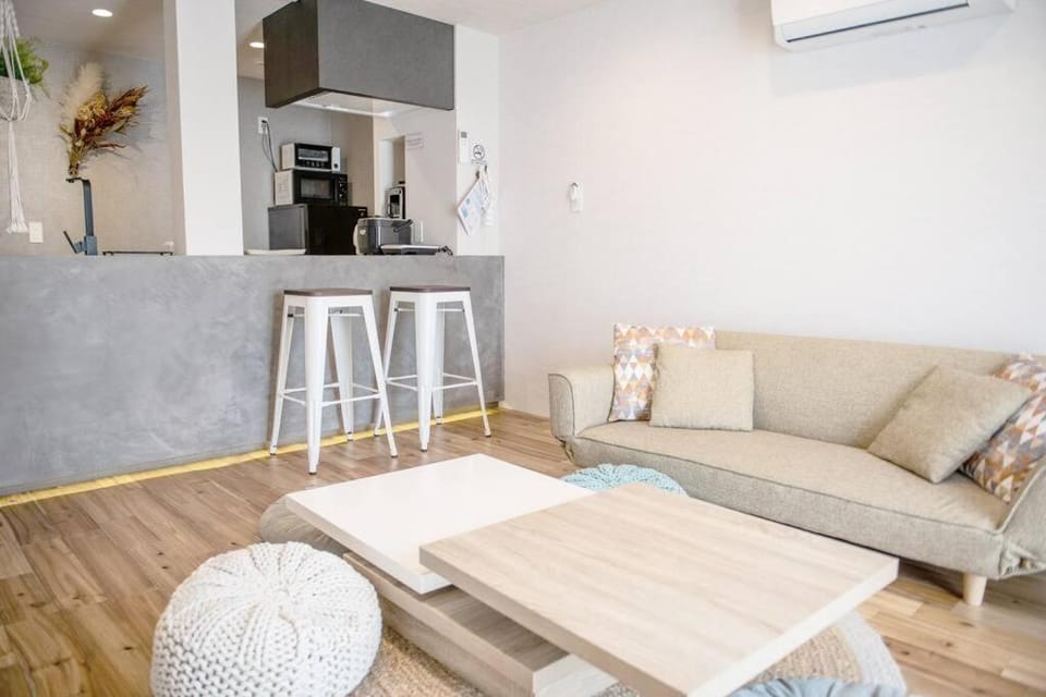 Kitchen or kitchenette, Living room, minibar, air conditioner