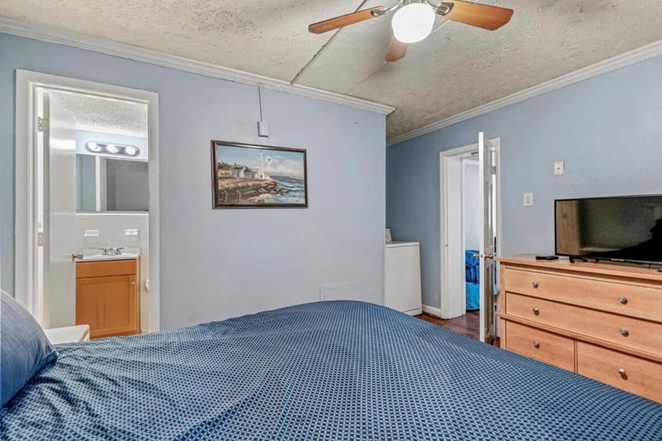 Charming Condo one block from the beach - WR 301 House in Myrtle Beach