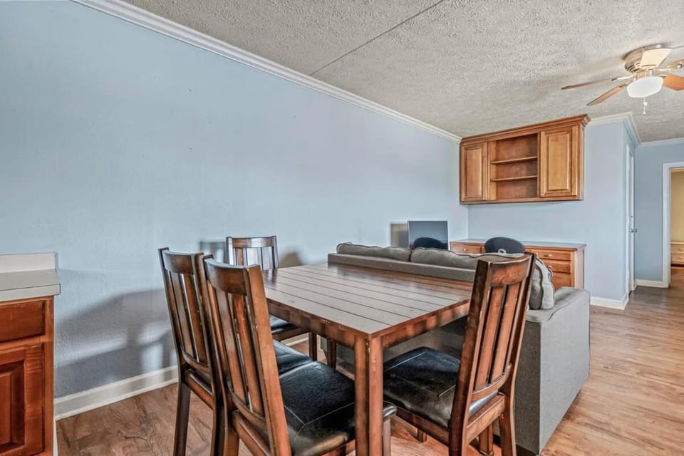 Charming Condo one block from the beach - WR 301 House in Myrtle Beach