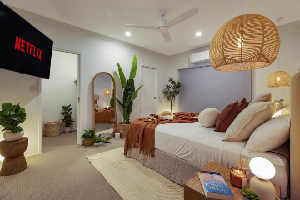 Spacious Family Fun with SUV Hire, Games, Full Kitchen House in Cairns