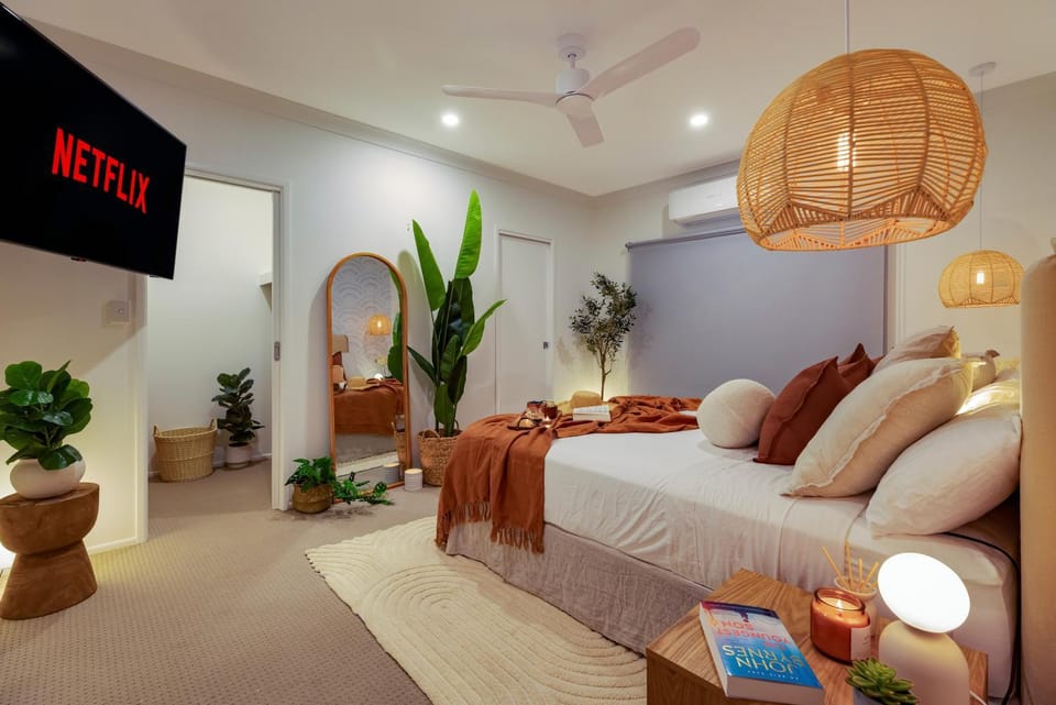 Spacious Family Fun with SUV Hire, Games, Full Kitchen House in Cairns