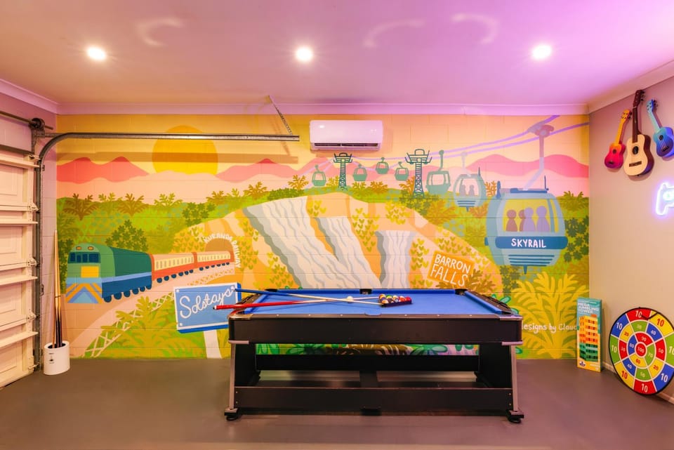 Spacious Family Fun with SUV Hire, Games, Full Kitchen House in Cairns