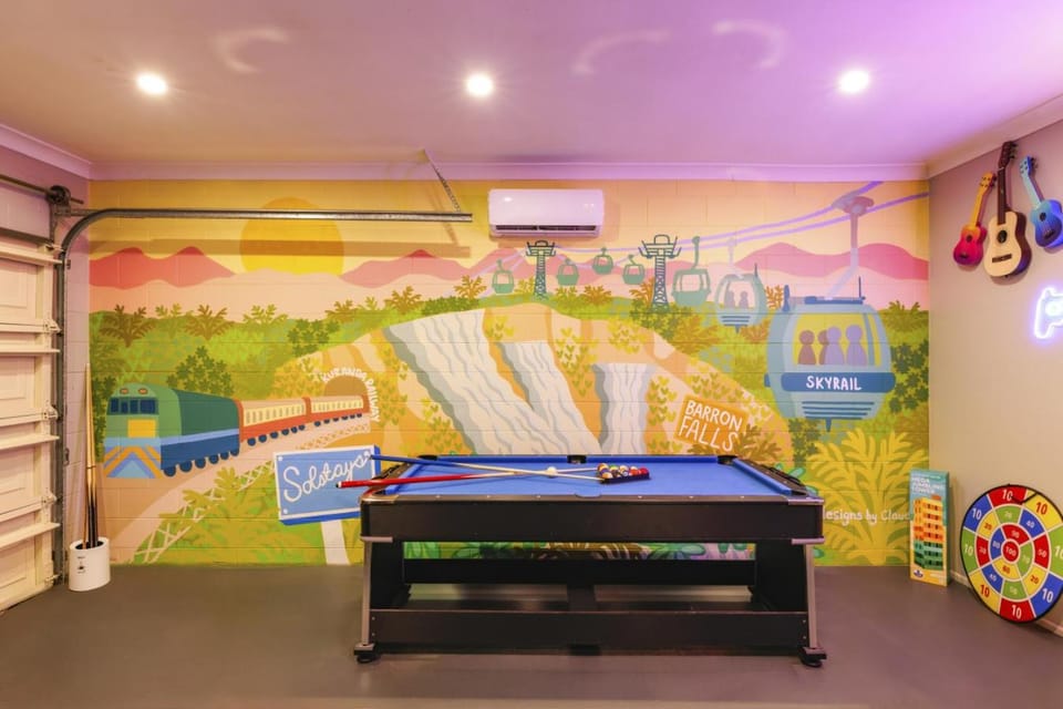 Spacious Family Fun with SUV Hire, Games, Full Kitchen House in Cairns