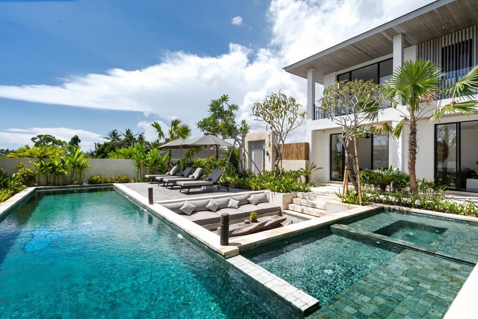 Property building, Garden, Balcony/Terrace, Garden view, Pool view, Swimming pool, internet, sunbed