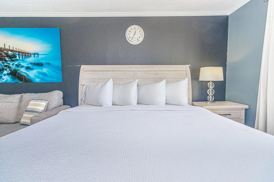 Beautifully Updated Queen Suite-Partial Ocean Views! Sea Mist 50601 House in Myrtle Beach