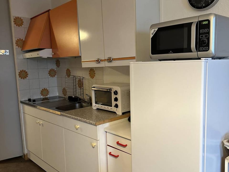 Studio avec Parking, WIFI et Animaux Acceptés à Balaruc-les-Bains - FR-1-680-36 Apartment in Balaruc-les-Bains