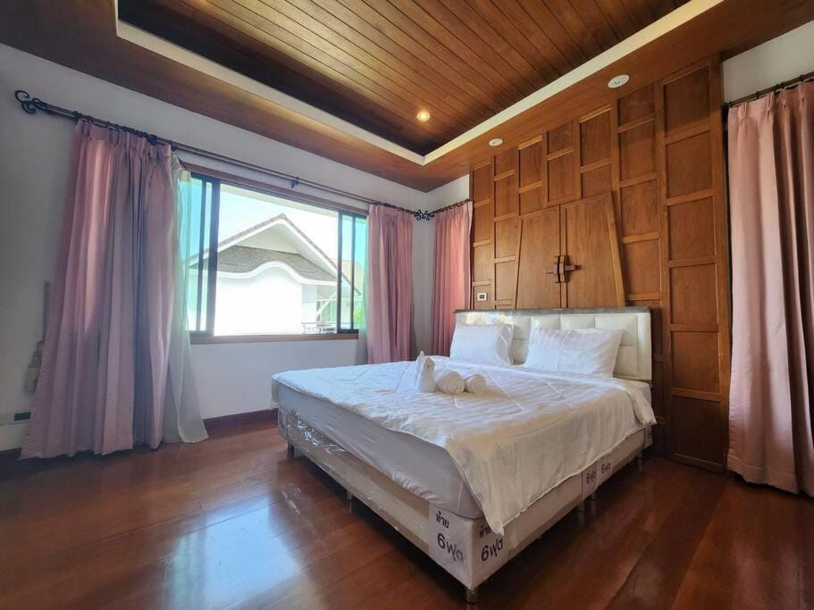 D30长住优惠-市中心海边高端别墅区6间卧室泳池别墅 Villa in Pattaya City
