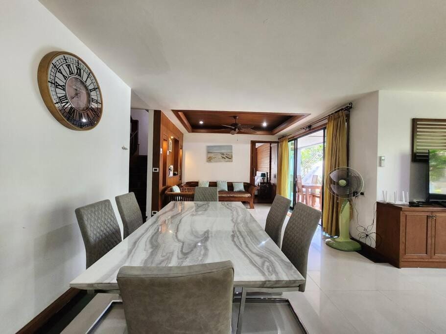 D30长住优惠-市中心海边高端别墅区6间卧室泳池别墅 Villa in Pattaya City