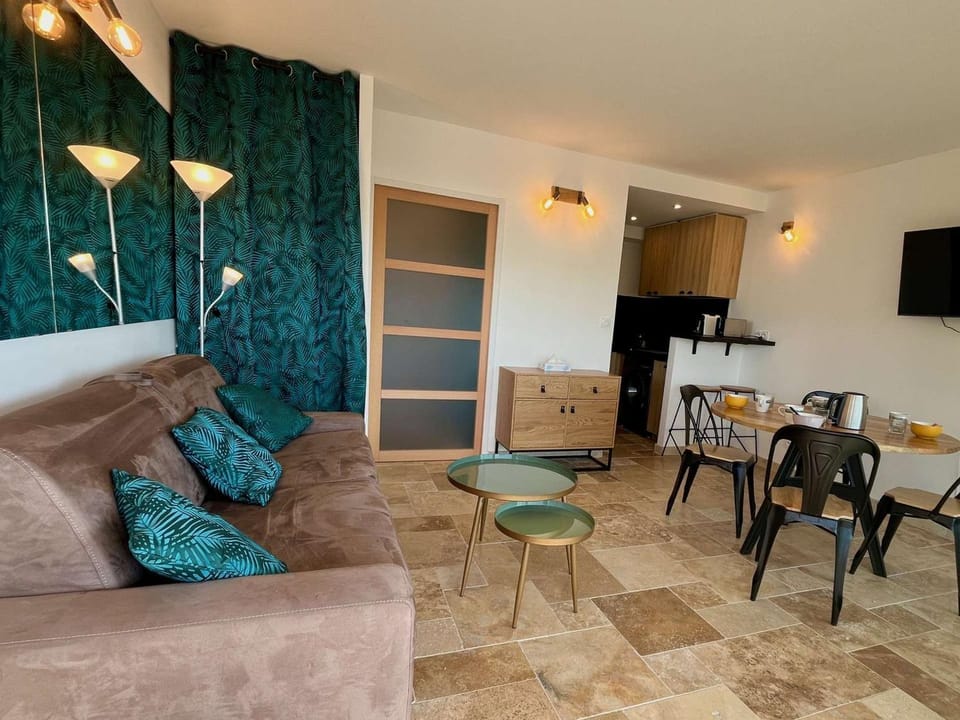 Studio moderne avec parking et climatisation à Cavalaire-sur-Mer - FR-1-226B-187 Apartment in Cavalaire-sur-Mer