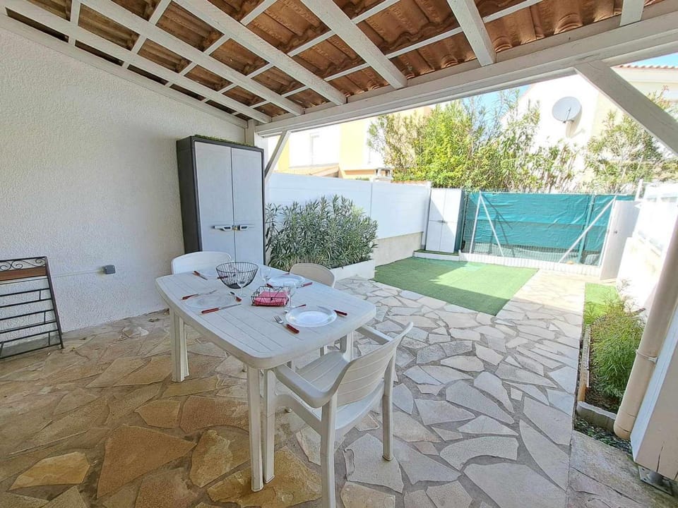 Maison mitoyenne climatisée avec piscine, grande terrasse, proche plage à Marseillan - FR-1-326-809 Apartment in Marseillan