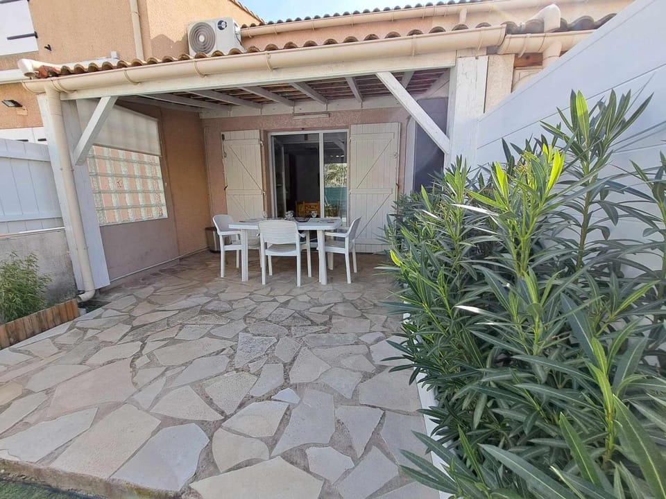 Maison mitoyenne climatisée avec piscine, grande terrasse, proche plage à Marseillan - FR-1-326-809 Apartment in Marseillan