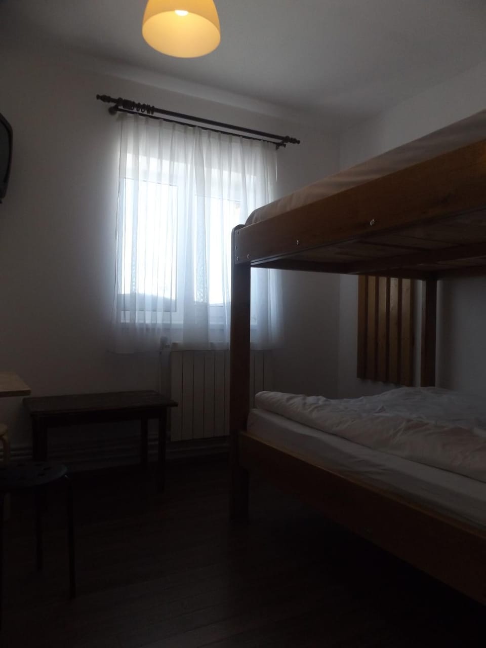 Shower, Toilet, Day, Bathroom, TV and multimedia, Photo of the whole room, On site, bunk bed