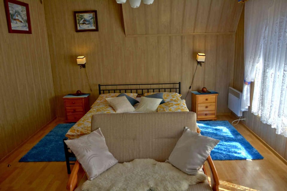 Bed, Living room, Photo of the whole room, Seating area, Bedroom