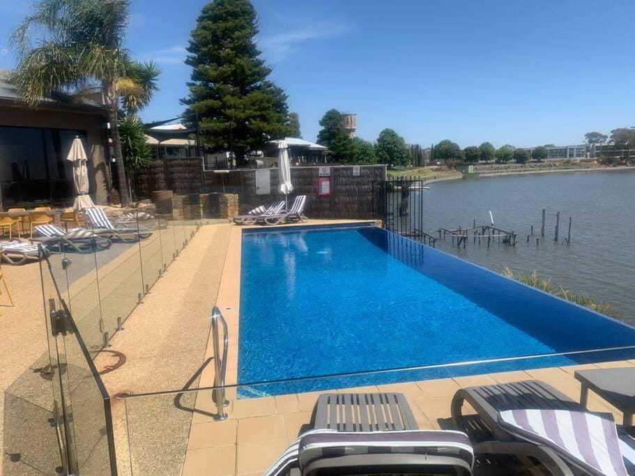 The Jetty Penthouse, Unit 9 Apartment in Nagambie