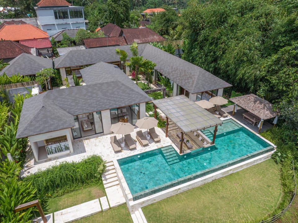 Villa Rosita - Stunning 5BR Villa - Sauna, Gym, Rice Field Views Villa in Tampaksiring