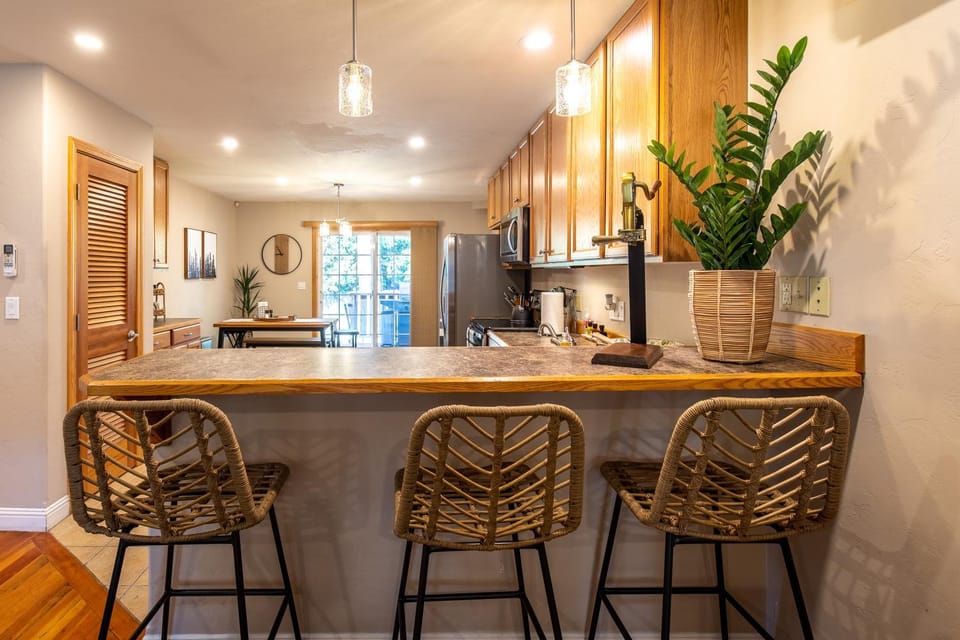 Kitchen or kitchenette, Dining area, minibar