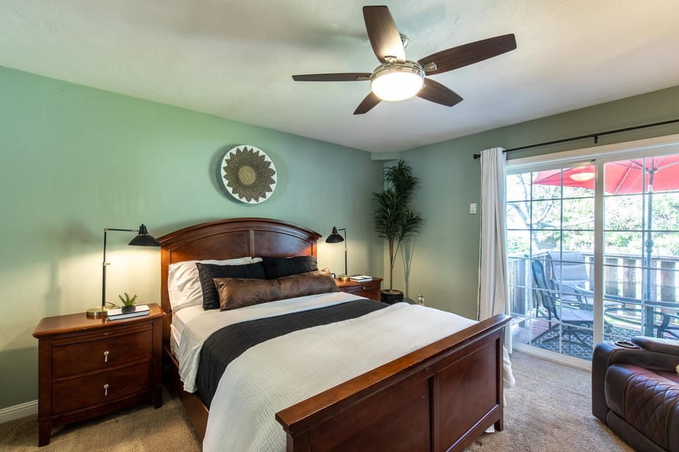 Bed, Photo of the whole room, Bedroom, fireplace