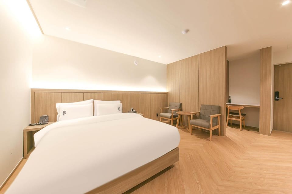 Hound Hotel Jeonju Deokjin Hotel in South Korea