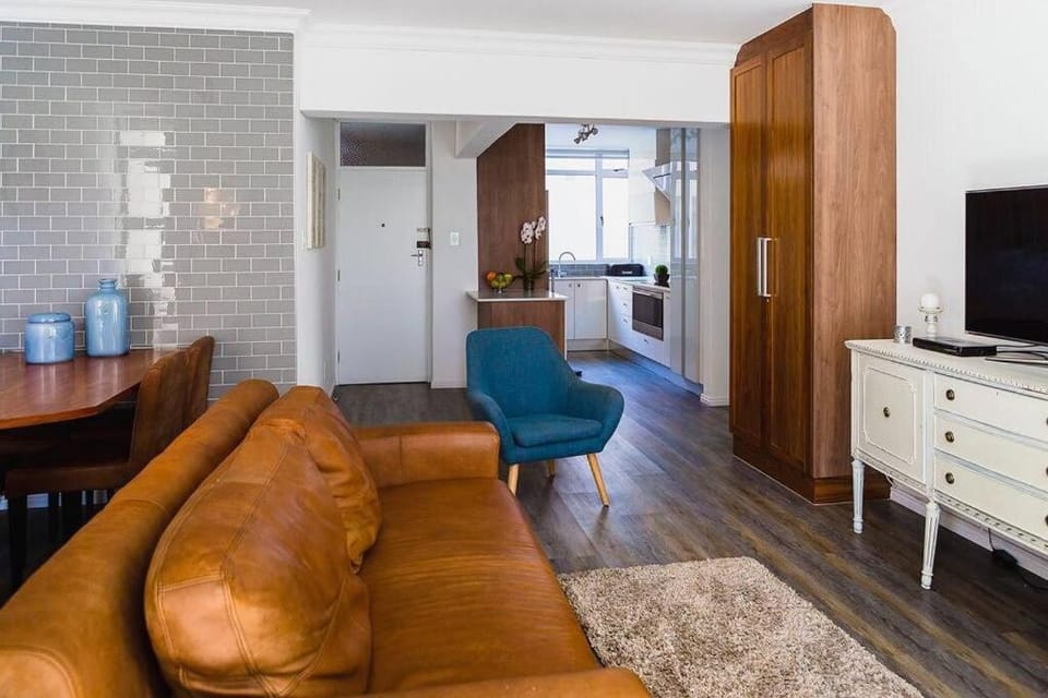 Sea Point 2-Bed Close to Beach and Cafes Apartment in Sea Point