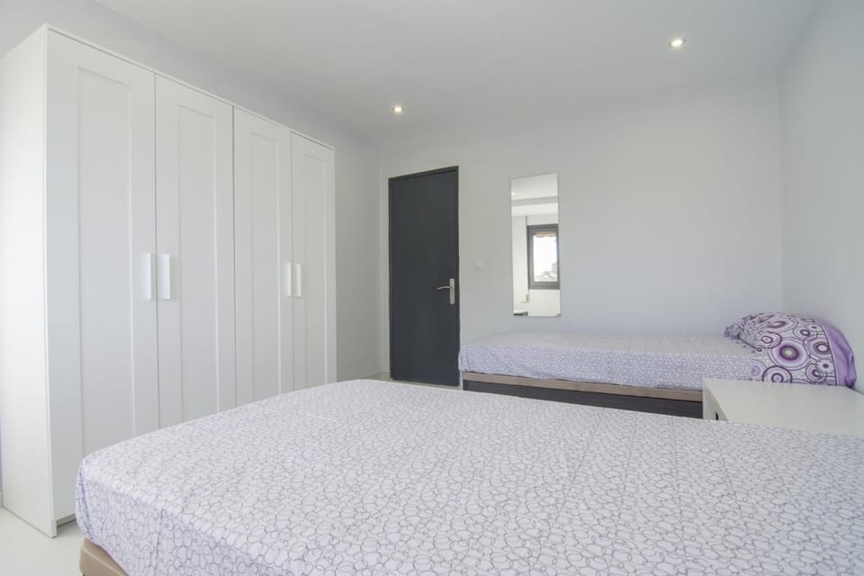 Bed, Photo of the whole room, Bedroom, wardrobe