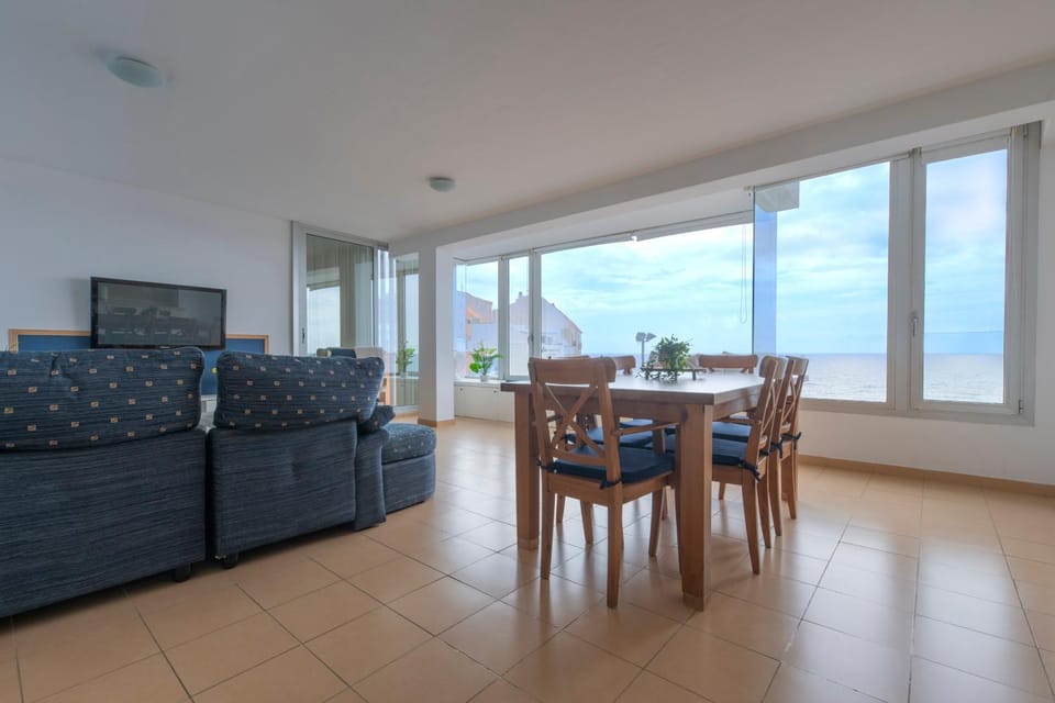 Living room, Dining area, Sea view