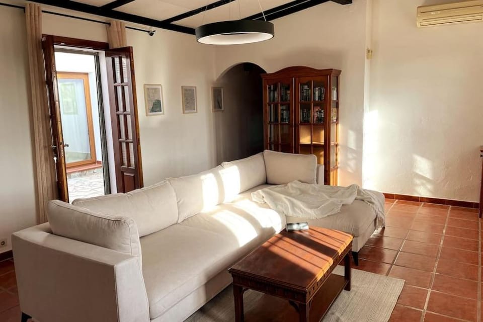 Relaxing Mediterranean Villa with Pool House in Valle del Guadalhorce