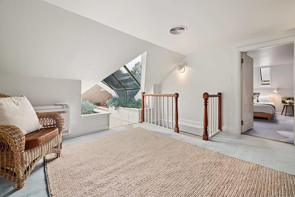 Blackwood Tree Cottage Heritage Listed Evandale House in Evandale