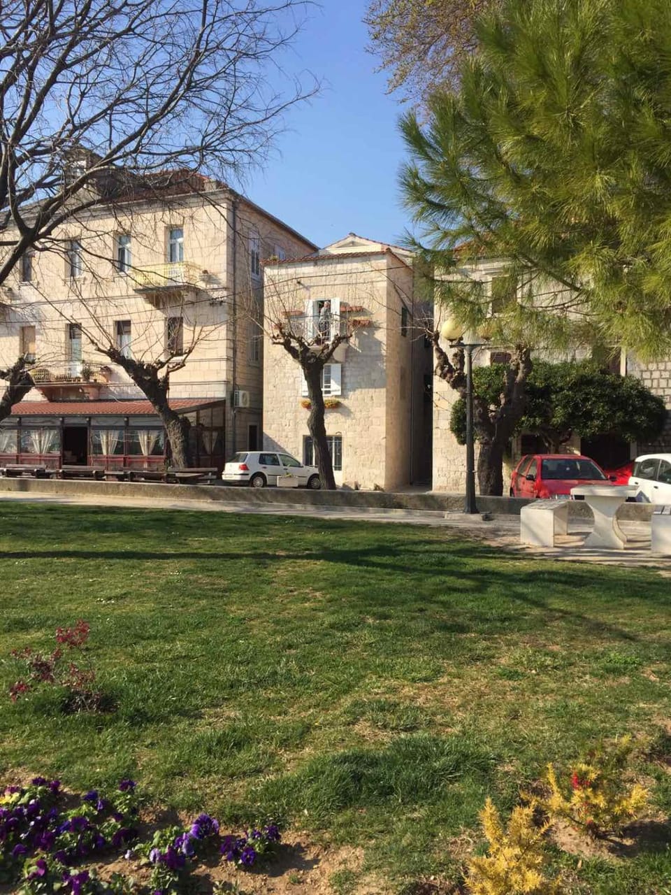 Property building, Spring, Neighbourhood, Street view, Location, Parking