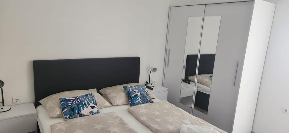 Bed, Bedroom, wardrobe